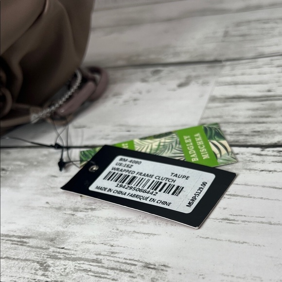 Badgley Mischka Taupe Wrapped Frame Clutch Shoulder Bag with Chunky Mauve Chain - Picture 5 of 10